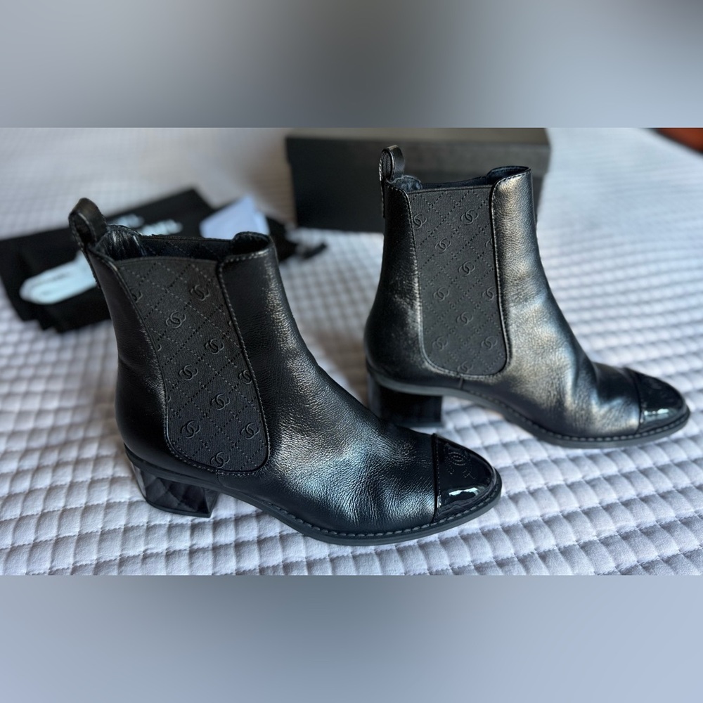 CHANEL Quilted Chelsea Short Boots